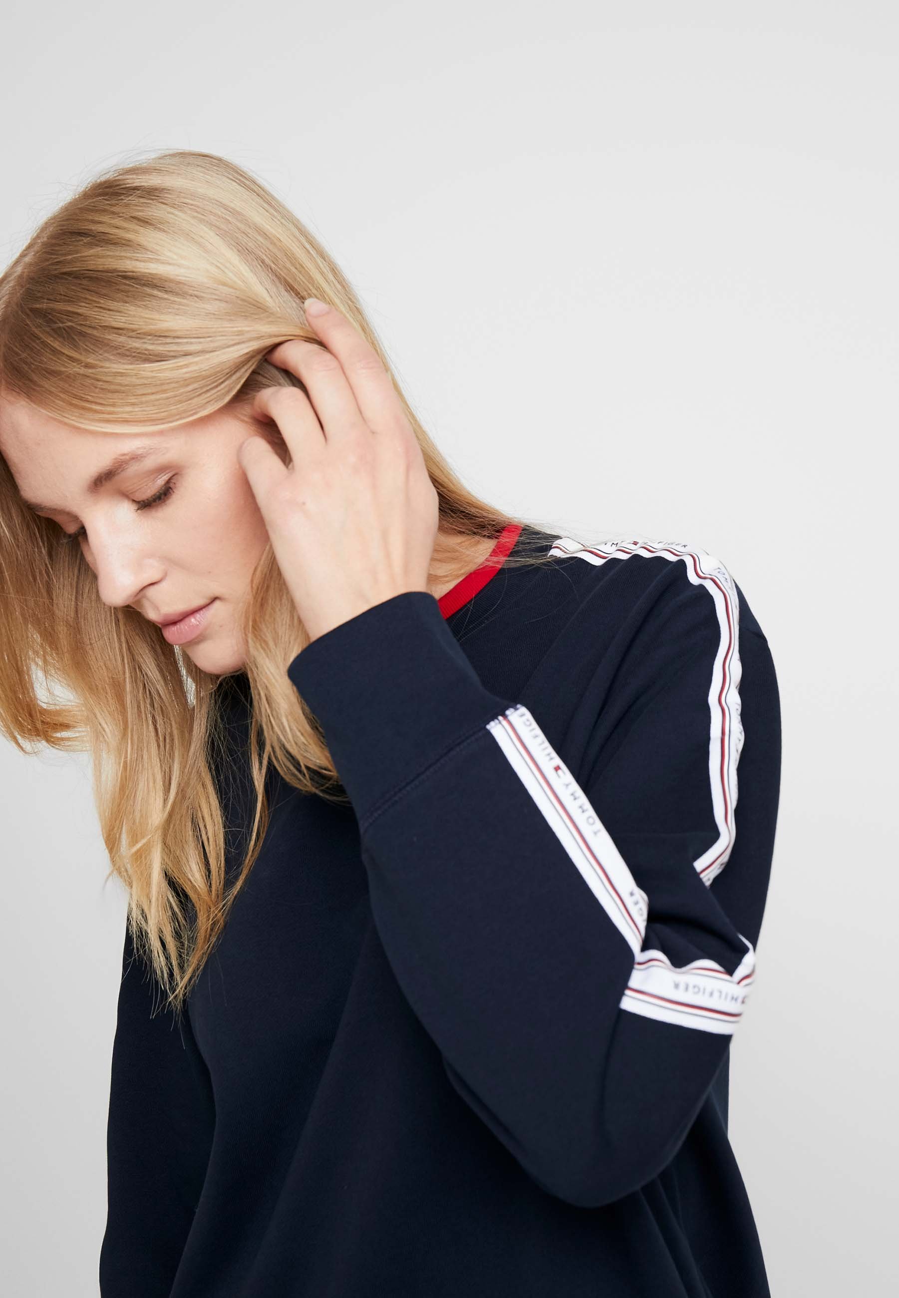 tommy hilfiger raven hoodie