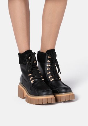 GOING BACKWARDS - Botki na platformie - black