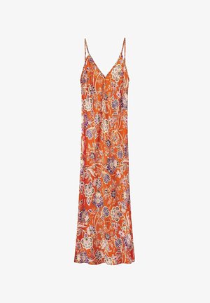 Pomarańczowa sukienka maxi na cienkich ramiączkach z kwiatowym wzorem w kolorach fioletowym, białym i beżowym na lekkiej tkaninie.