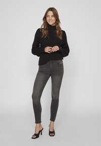 VILA Vaqueros pitillo - dark grey denim