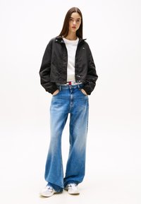 Tommy Jeans ESSENTIAL  - Sommerjakke - black
