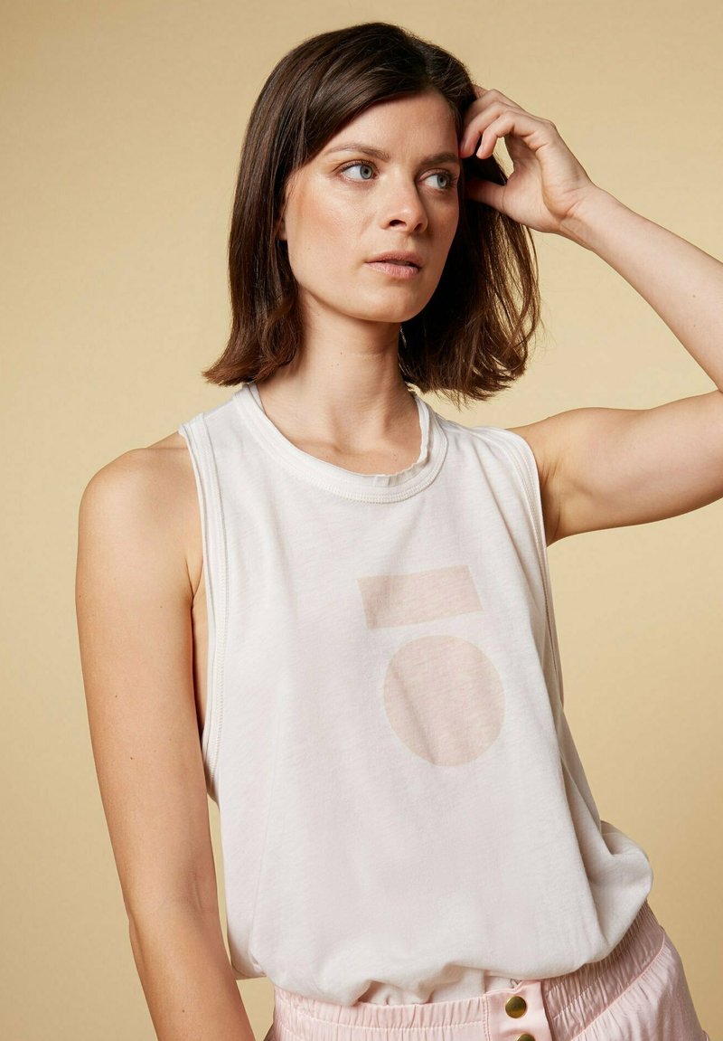 10DAYS RACERBACK MEDAL Top White Sand nude Zalando de