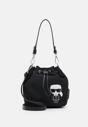 Sac seau noir à cordon avec bandoulière amovible et personnage de dessin animé portant des lunettes de soleil imprimé sur le devant.