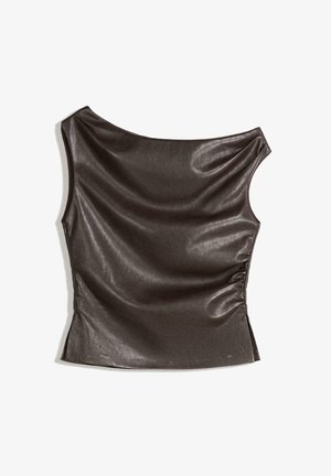 Ärmelloses dunkelbraunes Kunstleder-Top mit asymmetrischem Ausschnitt und gerafften Details auf einer Seite.
