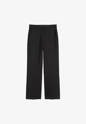 Czarne spodnie szerokie, wykonane z gładkiego materiału, z płaskim pasem w talii, posiadające dwie boczne kieszenie i czyste wykończenie u dołu.