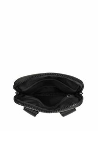 Czarna materiałowa sakwa z zamkiem błyskawicznym i dwoma wewnętrznymi przegrodami. Teksturowany zewnętrzny materiał z gładką podszewką, wzbogacona solidnym przeszyciem.