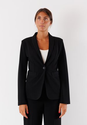 Blazer nero con chiusura a un bottone, colletto affilato, due tasche frontali e vestibilità su misura. Realizzato in un tessuto morbido.