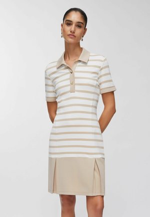 - Sukienka z dżerseju