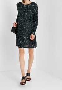 Noppies Vestido informal - green
