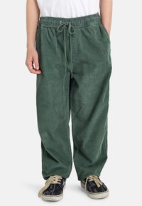 Groene corduroy broek met een relaxte pasvorm, elastische tailleband, verstelbare trektouw en zijzakken. Getextureerde stof met verticale ribbels.