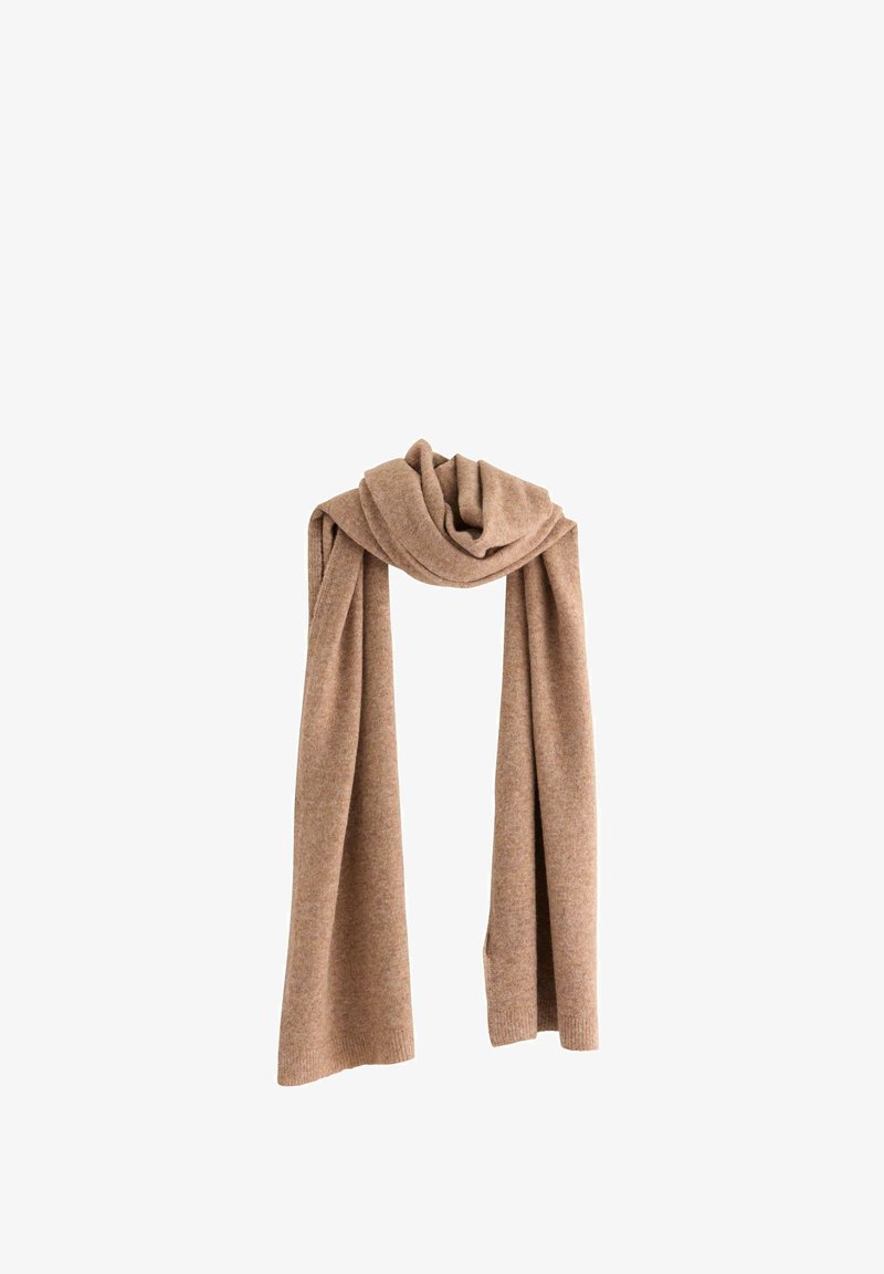 Brun, lättstickad halsduk med mjuk textur, med en enkel design och draperad styling, som passar till olika outfits.