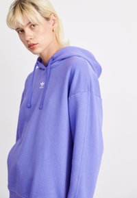 adidas Originals HOODIE - Športni pulover - semi blue