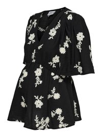 Blouse noire avec manches courtes bouffantes, col en V, boutons sur le devant et broderie florale blanche partout.