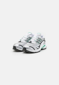 adidas Originals TEMPER RUN 2 UNISEX - Sportcipő - footwear white/green/core black