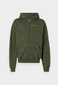 Olivgrüne Zip-Hoodie aus weichem Stoff. Mit einer Kängurutasche, gerippten Bündchen und Saum sowie einem kleinen Logo auf der linken Brust.