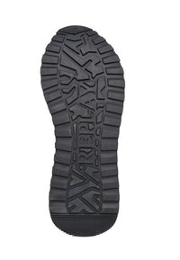 Semelle de chaussure en caoutchouc noir avec des crampons épais et le mot "XARERY" embossé dans le motif central des crampons.