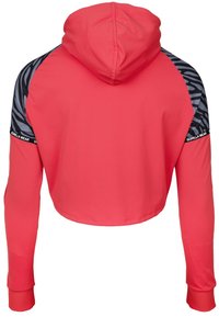 Gekürzter Hoodie aus leuchtend pinkem Stoff mit Kapuze, langen Ärmeln und schwarzen Tierdruckakzenten auf den Schultern. Markenlogo am Saum.