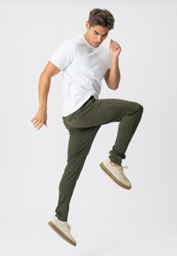 TEESHOPPEN Bukser - dark green