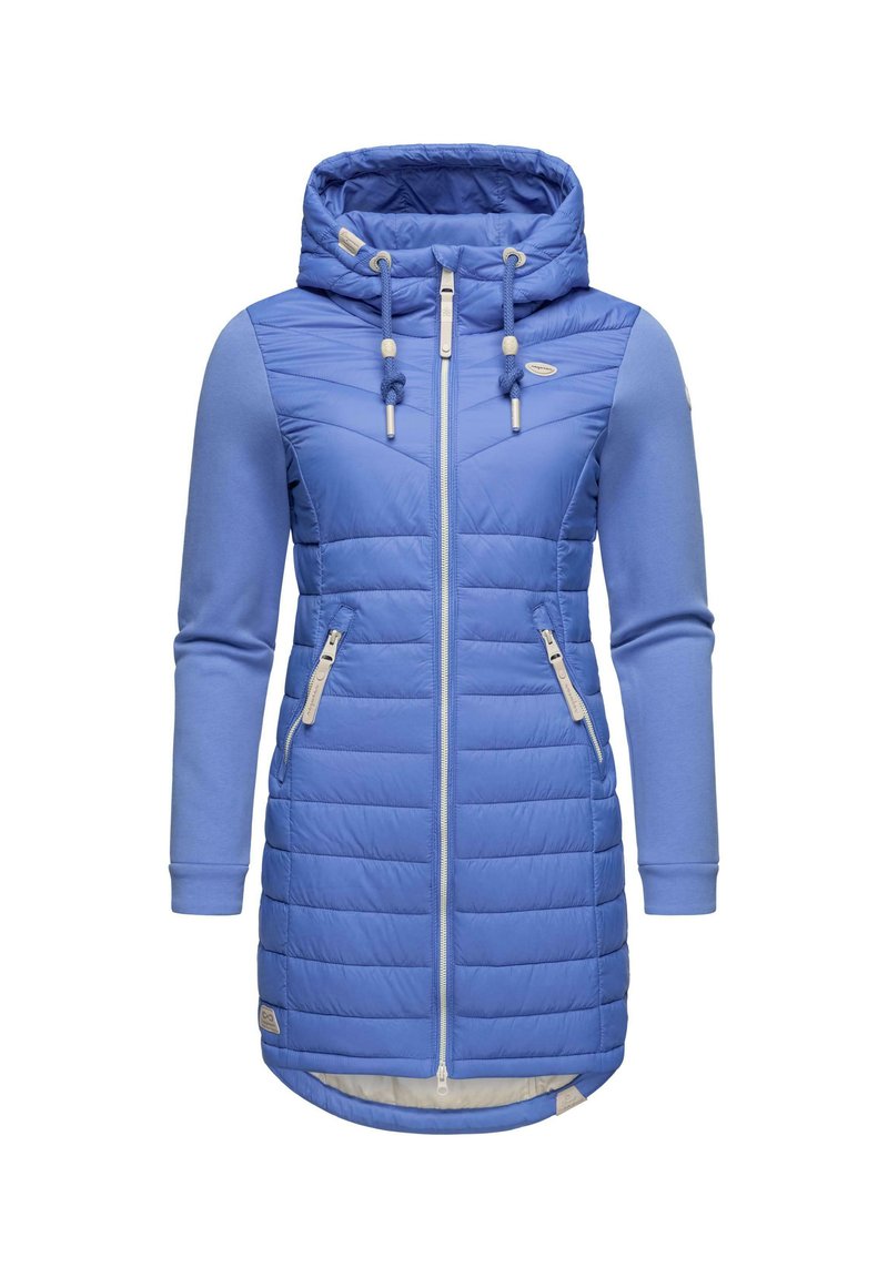 Mėlynas paminkštintas paltas su kapišonu, su užtrauktuku priekyje, ilgomis rankovėmis ir dviem šoninėmis kišenėmis. Tekstūruoti intarpai ir kontrastingos medžiagos akcentai.