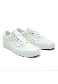 Sneakers bianchi a basso profilo con una tomaia testurizzata verde menta glitterato e bianco, lacci bianchi e una suola in gomma bianca. Design classico Vans.
