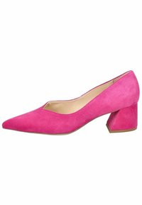 Scarpa con tacco alto in suede rosa, con punta affusolata e tacco a blocco chunky, caratterizzata da un dettaglio a intaglio lungo il collo del piede per un design aggiuntivo.