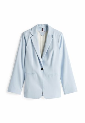 Lichtblauwe blazer van gladde stof, met een enkele zwarte knoop, twee voorkruiszakken en een notch lapel design.