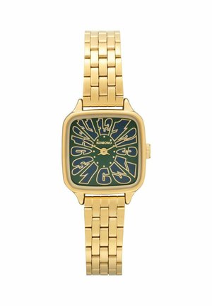 Montre-bracelet en métal doré avec un cadran carré vert présentant de grands chiffres dorés déformés et de petites aiguilles dorées indiquant 10h09.