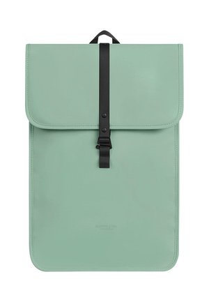 Mintgrøn rygsæk lavet af glat materiale, med en sort stroplukning og et håndtag på toppen. Enkel design med afrundede hjørner og uden mønstre.