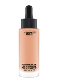 Fond de teint MAC Studio Waterweight SPF 30 dans un flacon en verre transparent avec un compte-gouttes noir mat et un liquide de teinte pêche à l'intérieur.