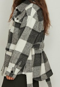 NA-KD Pitkä takki - grey