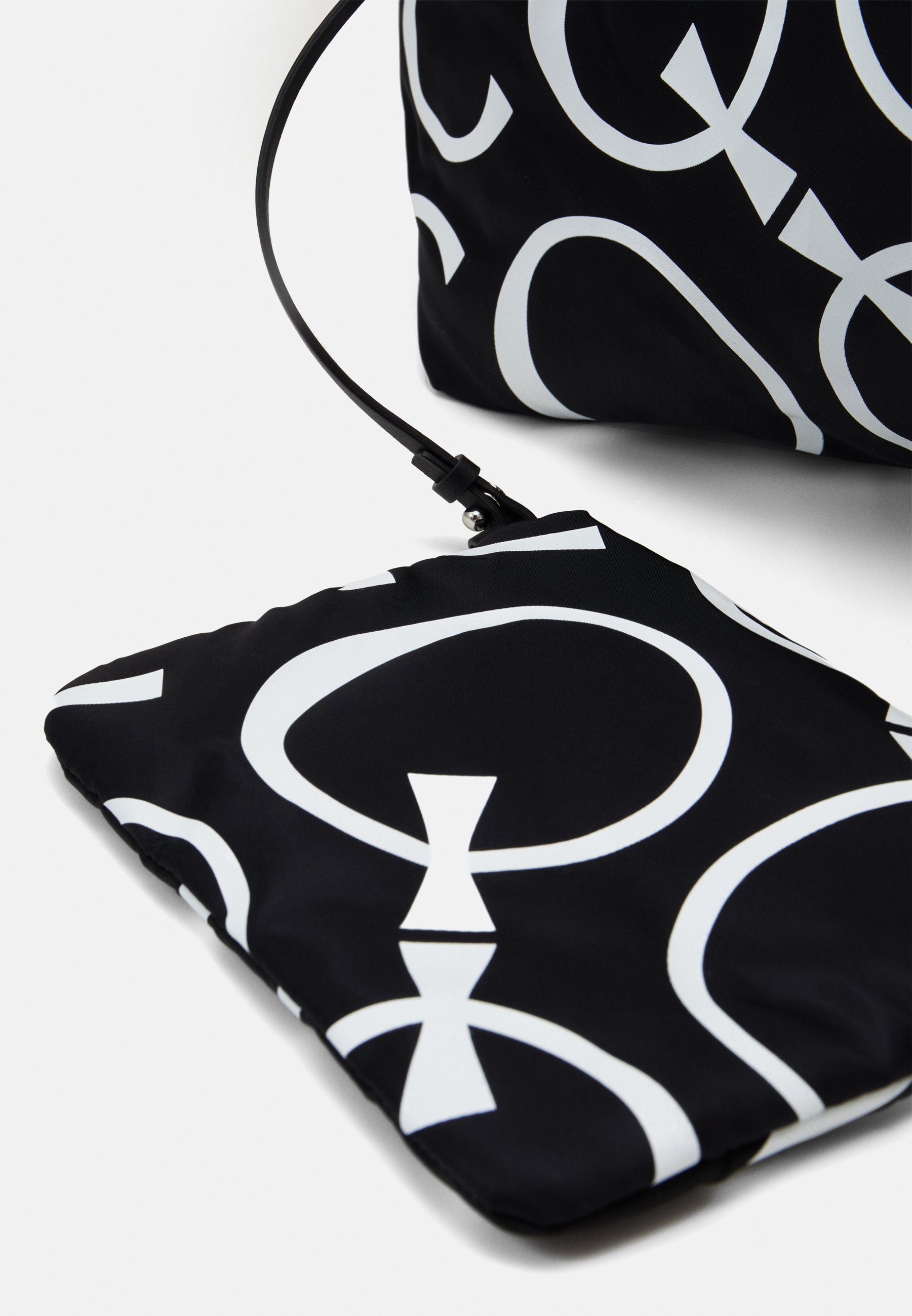 McQ Alexander McQueen LOGO MONOGRAM Shoppingveske black McQ Alexander McQueen LOGO MONOGRAM Shoppingveske black