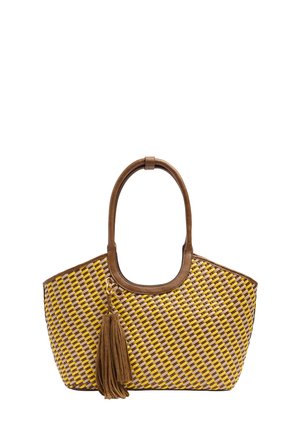 Tkana torba z żółtym, brązowym i kremowym wzorem diagonalnym, brązowymi skórzanymi rączkami oraz dużym brązowym skórzanym chwostem wiszącym z jednej rączki.