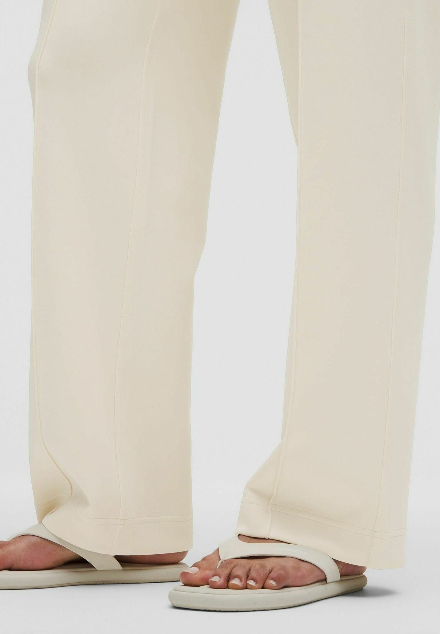 lululemon SOFTSTREME™ PINTUCK MID-RISE - Tracksuit bottoms - Light