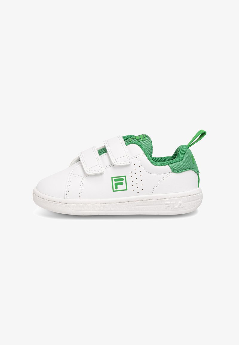 Baskets blanches avec des accents verts, dotées d'un dessus en synthétique lisse, de deux sangles Velcro et d'un détail perforé sur les côtés.