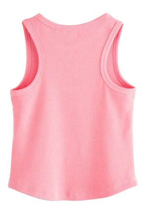 Lyserød ribbet tanktop med rund halsudskæring og brede ærmegab. Stoffet er blødt med en glat tekstur og en let buet kant.