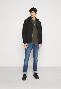 Lyle & Scott Vintage - Giacca Trucker Blu Navy Con Colletto In Velluto A Coste Lyle & Scott Vintage - Giacca Trucker Blu Navy Con Colletto In Velluto A Coste