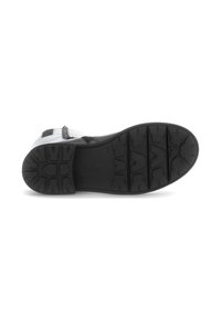 Black rubber sole with pronounced tread pattern; features branding "Gabor" embossed on the bottom. Scuff-resistant design suitable for various surfaces.