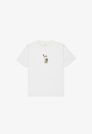 Biała bawełniana koszulka z kolorową grafiką tygrysa, palmami i czerwonym kwiatem. Klasyczny okrągły dekolt oraz krótkie rękawy.