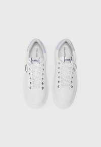 White sneakers made of leather with lavender accents, round toe, flat sole, and contrasting laces featuring a subtle pattern.