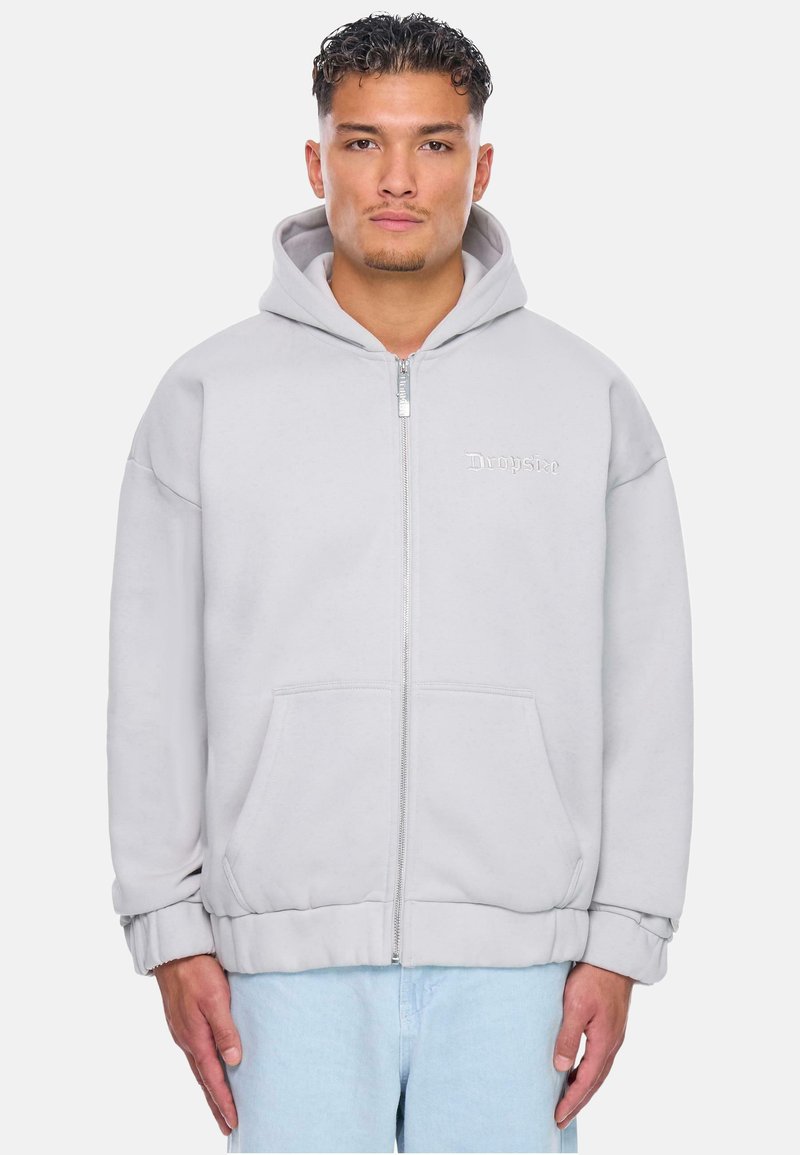 Helle graue Zip-Hoodie aus weichem Stoff, mit einer Kängurutasche, gesticktem Logo auf der Brust und verstellbarem Kordelzug an der Kapuze.