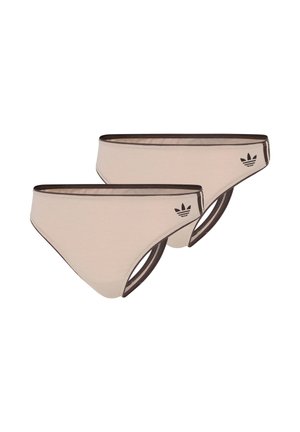 Dwie beżowe majtki w stylu bikini z brązową lamówką i czarnymi logo Adidas trefoil na lewej biodrze.