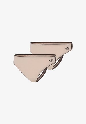 Deux sous-vêtements bikini beiges avec une bordure marron et des logos noirs Adidas trèfle sur la hanche gauche.