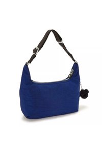 Borsa a spalla in tessuto blu con zip superiore, tracolla marrone e dettaglio in pompon nero. Texture liscia, forma arrotondata.