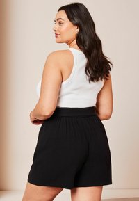 Lipsy BELTED WITH A TOUCH  - Šortky - black
