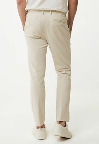 Mexx ENZO PREMIUM TAILORED - Chinos - greyish sand