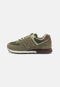 New Balance 574 UNISEX Tenisky green olive/skvrnitě olivová