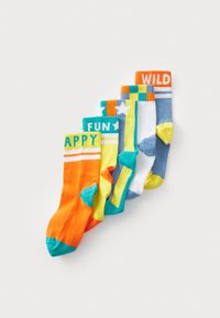 Bunte Baumwollsocken in den Farben Orange, Gelb und Blau. Jede Socke hat einzigartige Muster und Texte: "GLÜCKLICH", "SPASS" und "WILD".