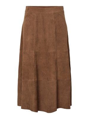 Jupe midi A-line en daim marron avec des coutures en panneaux et une taille ajustée.