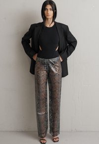 Vaillant TECHNICAL COATED LOW RISE TROUSERS - Παντελόνι - brown coated