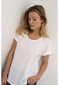 Thumbnail Image 4